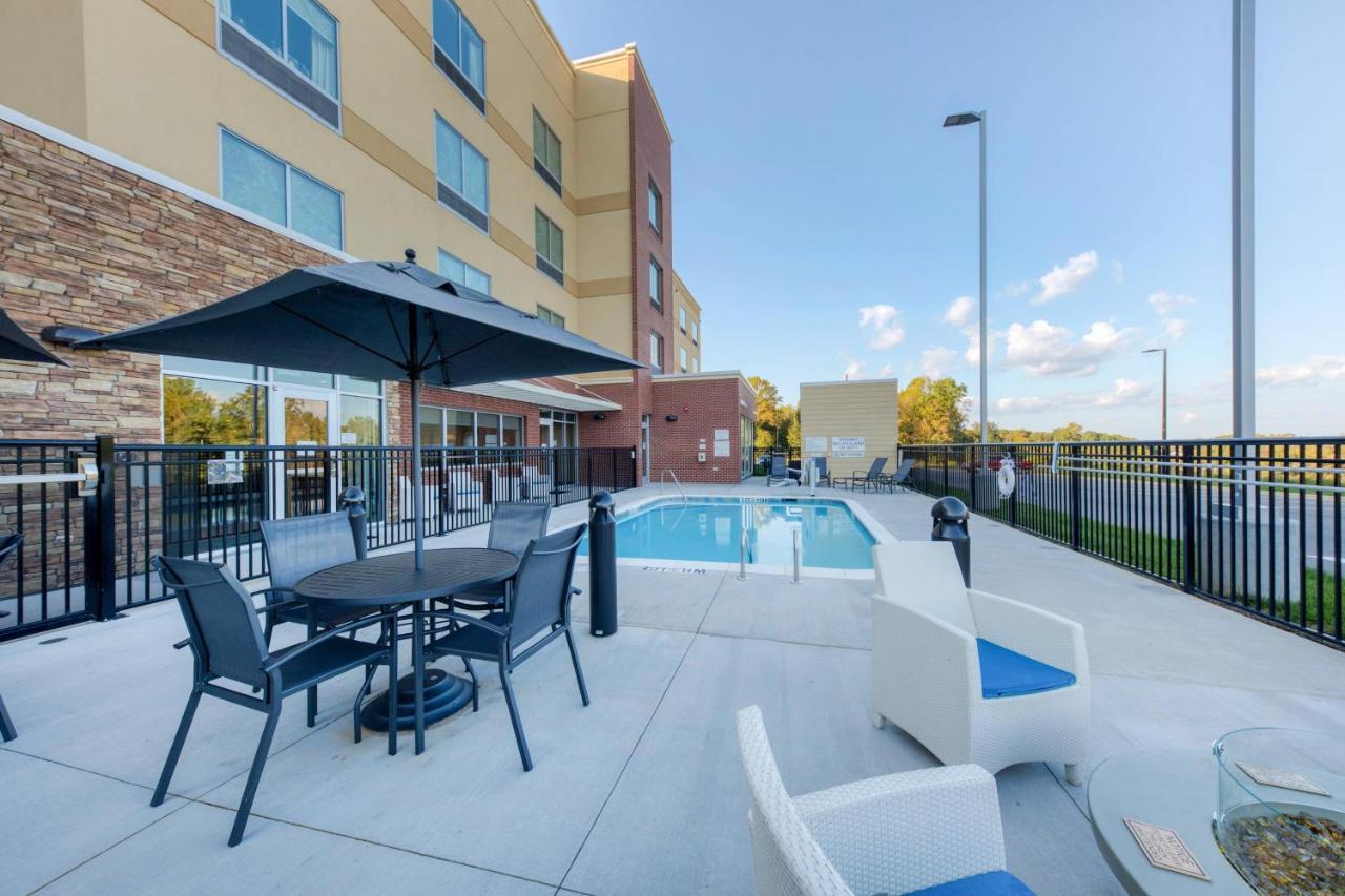 Fairfield Inn & Suites By Marriott Charlotte Belmont Exterior photo
