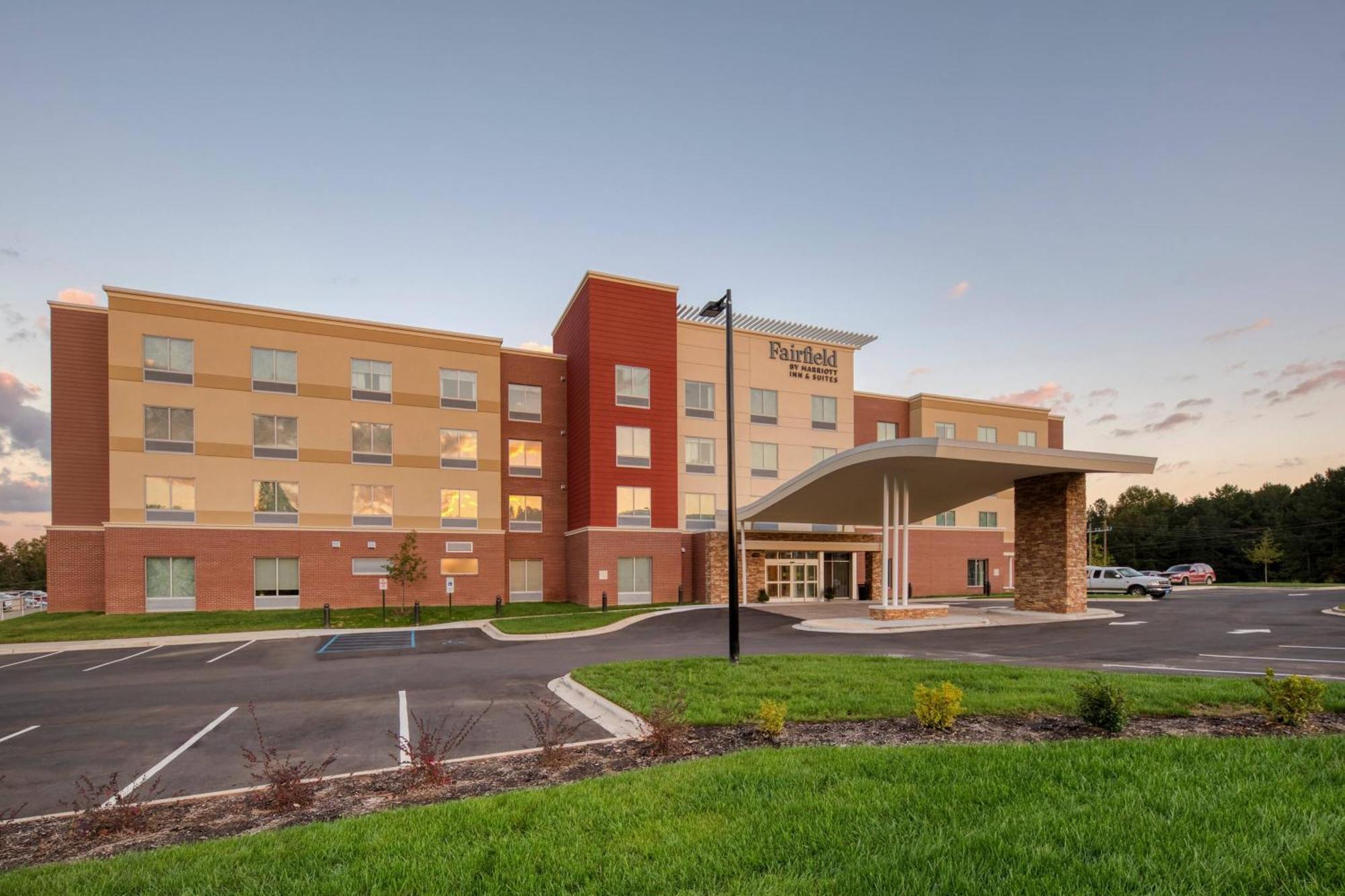 Fairfield Inn & Suites By Marriott Charlotte Belmont Exterior photo